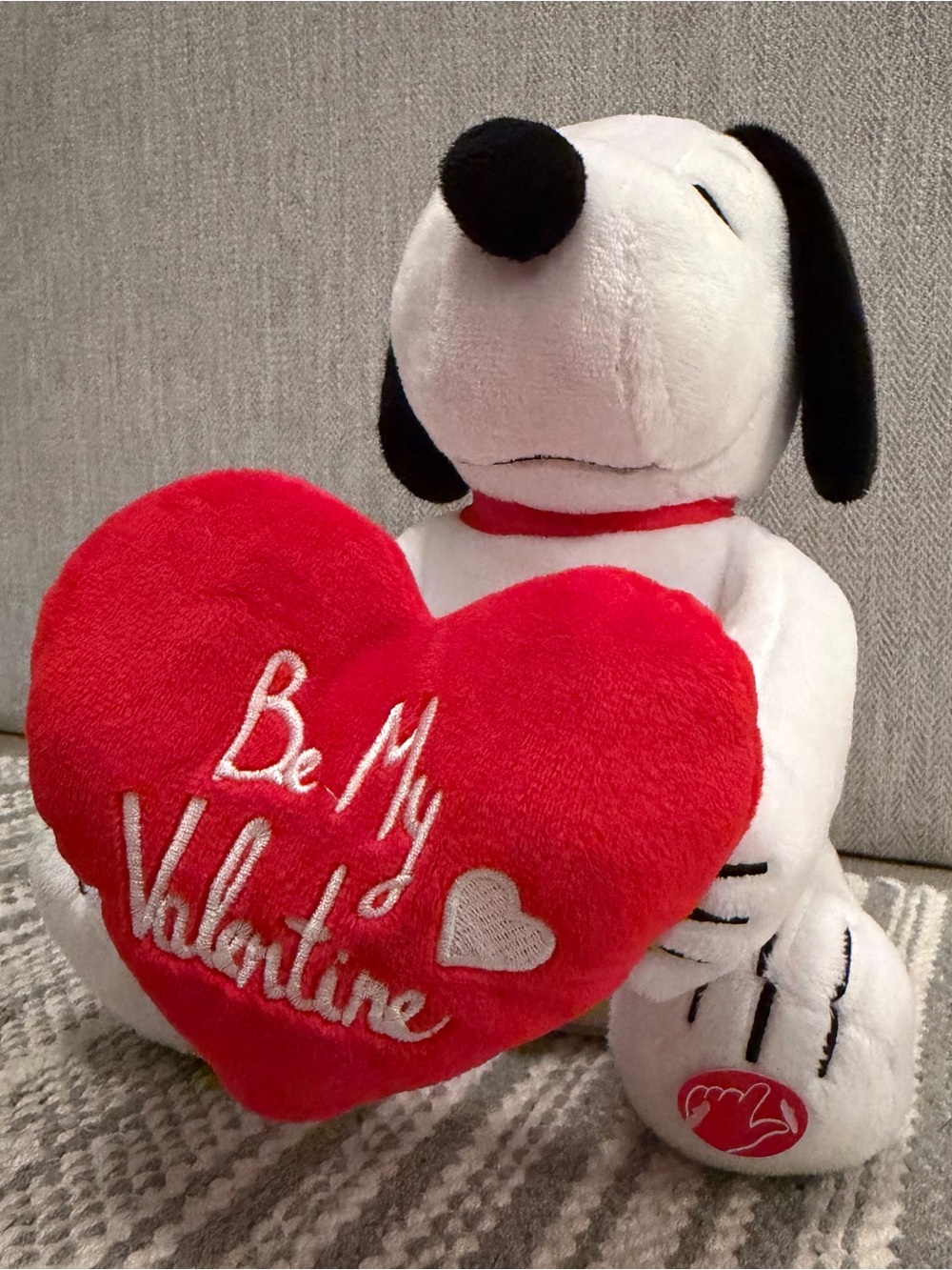 Peanuts Plays Music Dancing Snoopy - Be My Valentine - Animated Plush